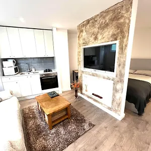 modern-studio-apartment-with-free-wifi.brighton-hotels-england.com/